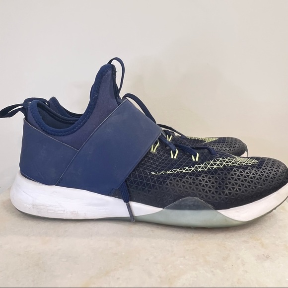 Nike Womens Air Zoom Strong 843975- 403 Blue Running Shoes Lace Up - Picture 2 of 7